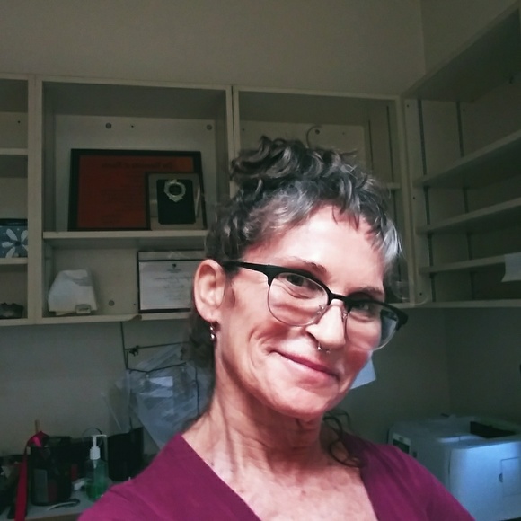 Meet your Posher, Gina - Picture 2 of 7